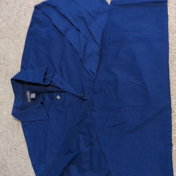 3 Van Heusen button downs - Picture 4 of 4